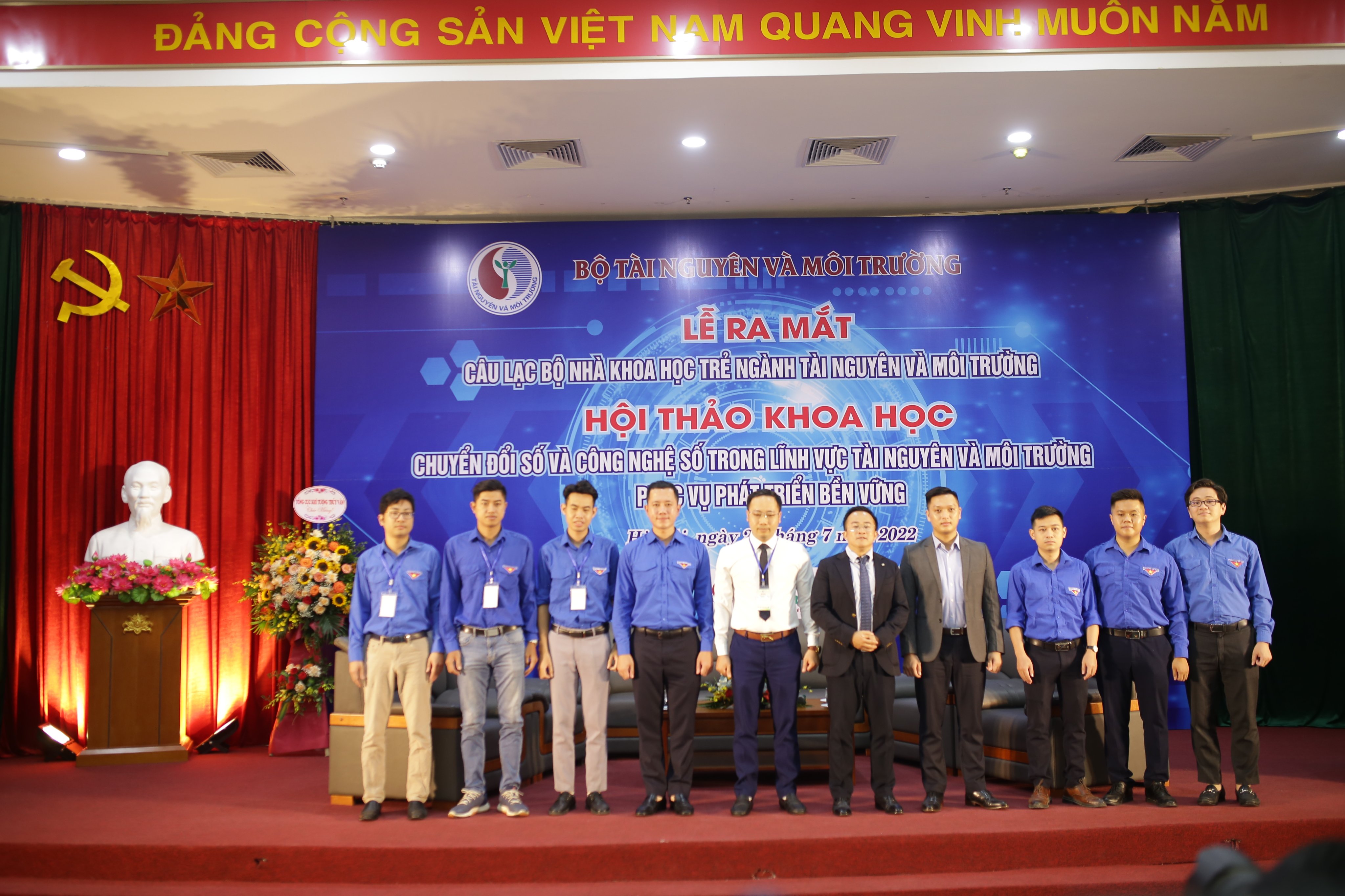 Thành lập Câu lạc bộ các Nhà khoa học trẻ ngành Tài nguyên và Môi trường.